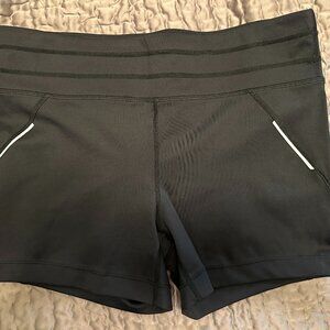 Athleta 983246 Women Black Cross It Shortie athletic sporty shorts Size L